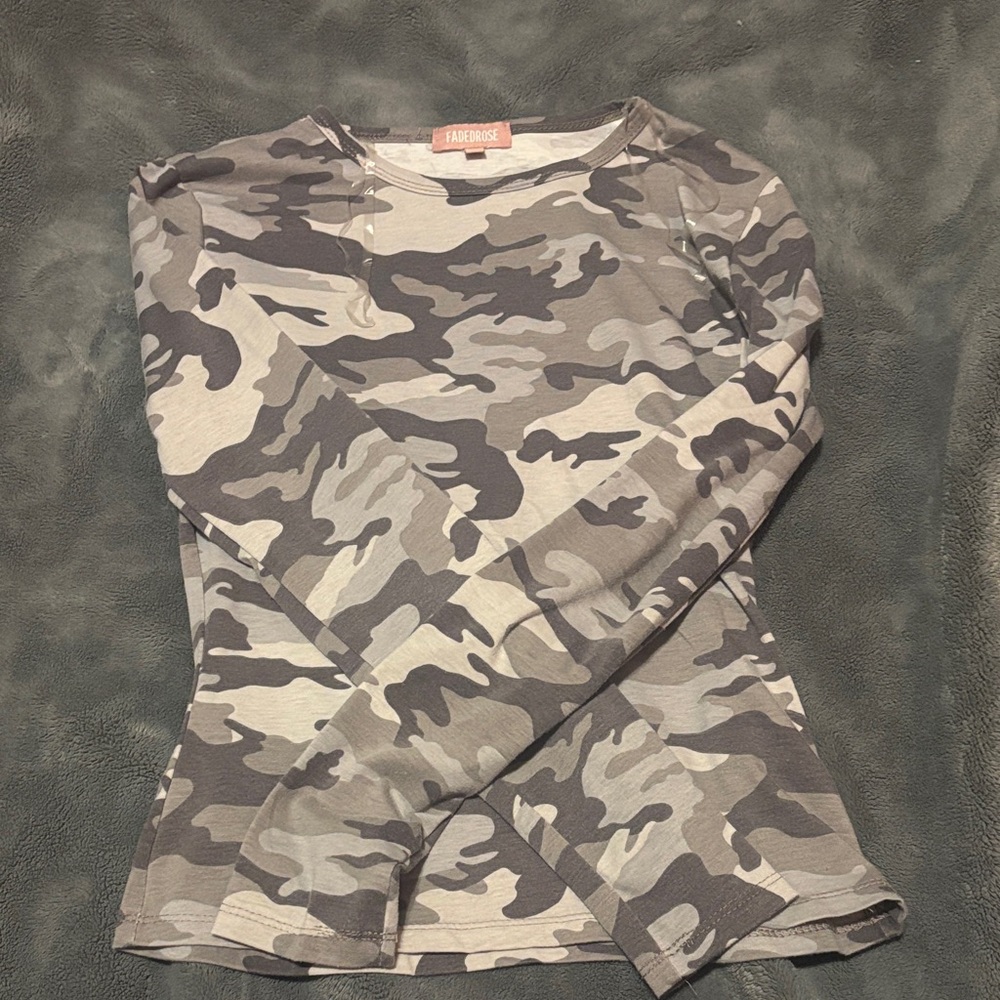 Faded Glory Gray Camouflage Long Sleeve Top